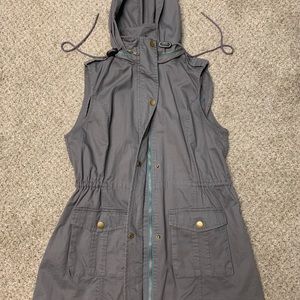 Women’s Size Medium Gray Cargo Vest